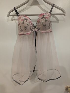 Vintage Victoria's Secret Pink Embroidered Sheer Babydoll Chemise